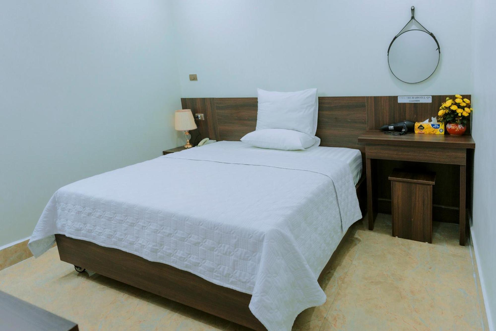 Thu Ha Hotel Uông Bí エクステリア 写真