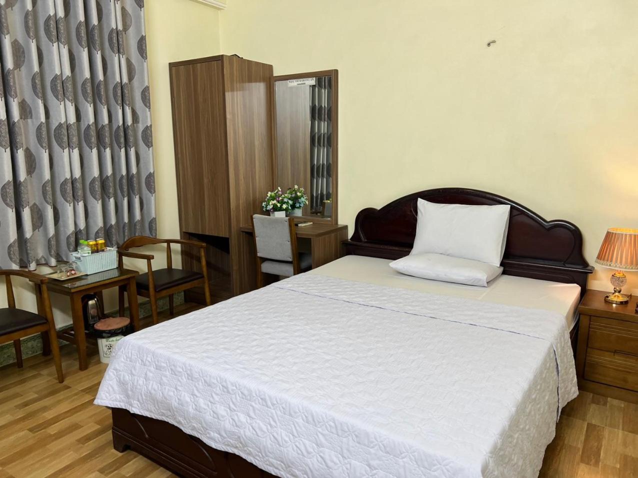Thu Ha Hotel Uông Bí エクステリア 写真