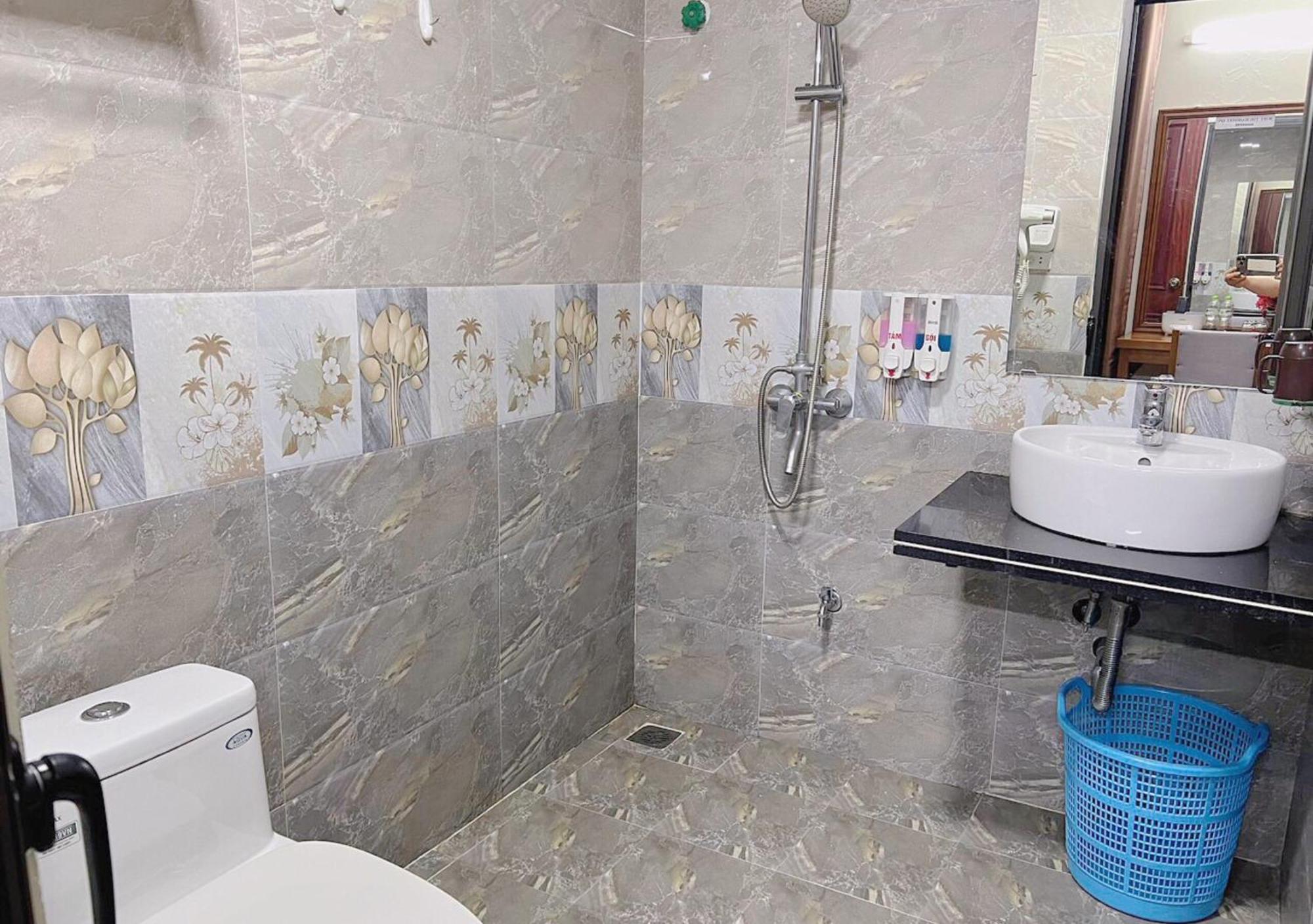 Thu Ha Hotel Uông Bí エクステリア 写真