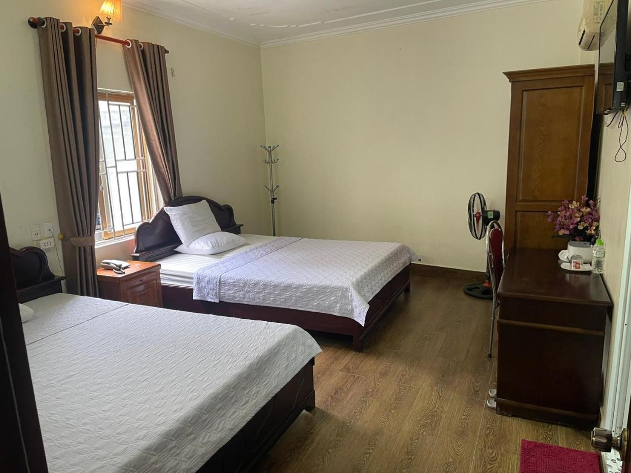 Thu Ha Hotel Uông Bí エクステリア 写真